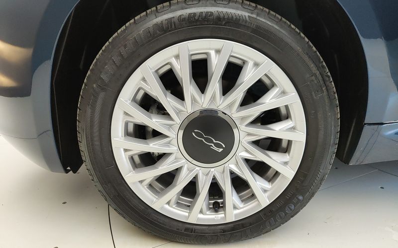 500C 1.0 70CV HIBRID DOLCEVITA MY24