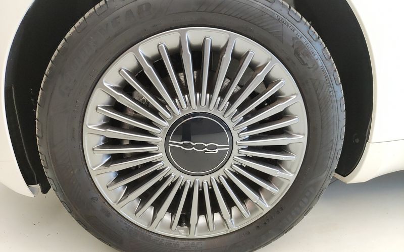 500E 118CV 42 KW 320KM ICON 