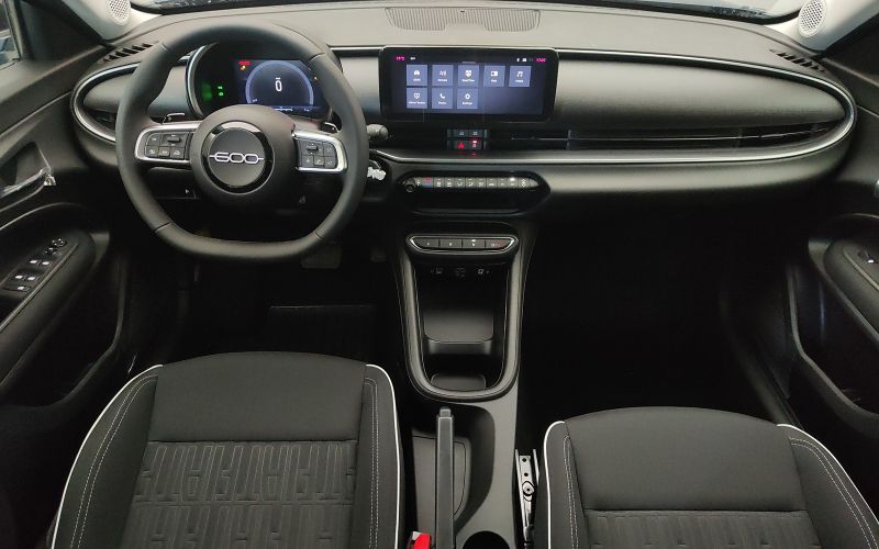600 1.2 MHEV 100CV DCT MY25