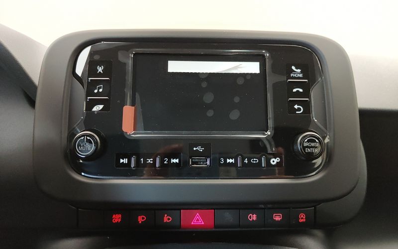 PANDA 1.0 70CV HYBRID (Serie 7)