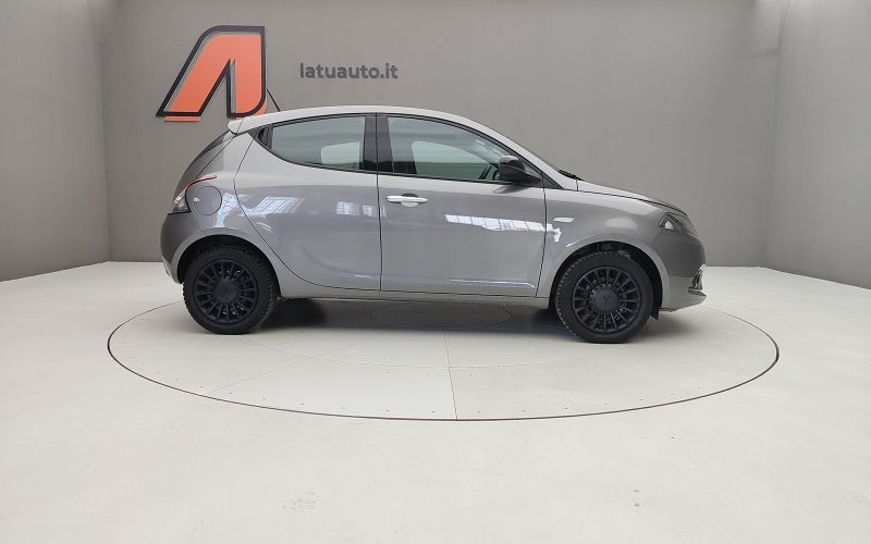 YPSILON 1.0 70CV HYBRID SILVER 