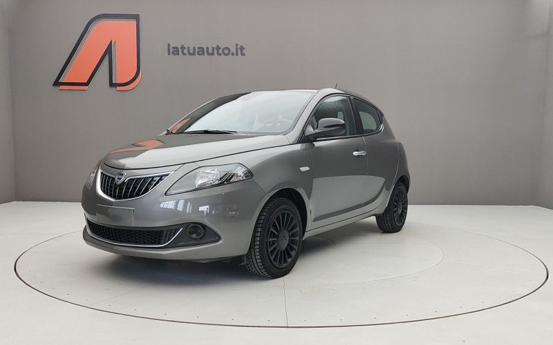 YPSILON 1.0 70CV HYBRID SILVER 