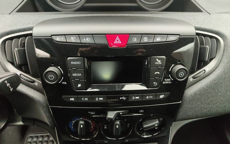 YPSILON 1.0 70CV HYBRID SILVER 