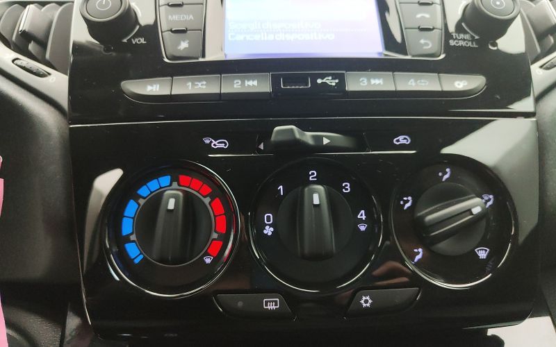 YPSILON 1.0 70CV HYBRID SILVER 