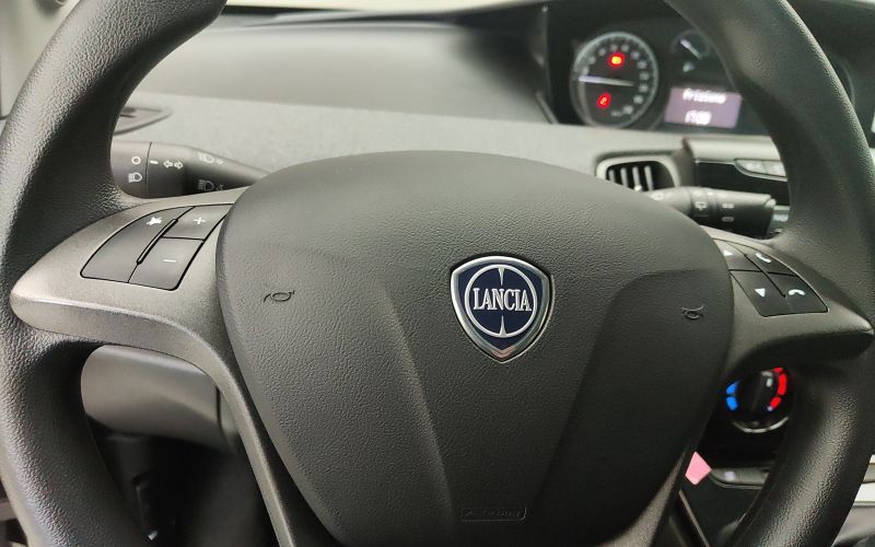 YPSILON 1.0 70CV HYBRID SILVER 